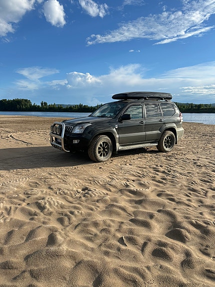 Toyota Land Cruiser 3 of 7