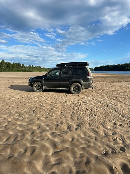 Toyota Land Cruiser 2 of 7