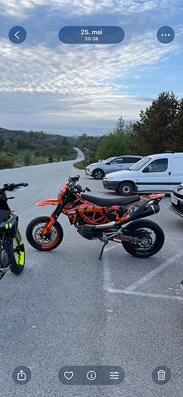 KTM 690 SMC R 3 of 5