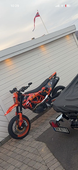 KTM 690 SMC R 5 of 5