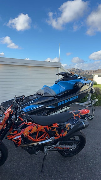 KTM 690 SMC R 4 of 5