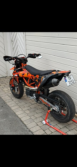 KTM 690 SMC R 2 of 5
