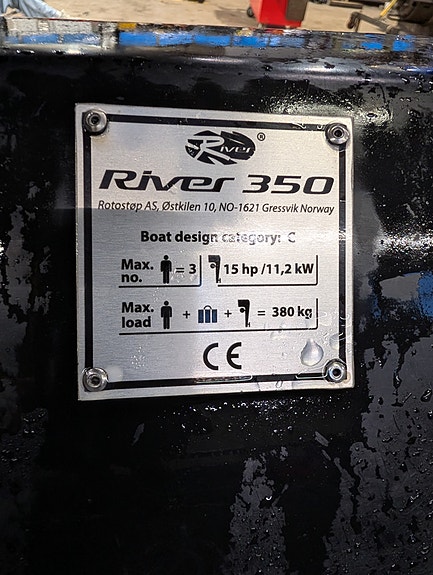River 350 med Tohatsu 20 hk 2 of 10