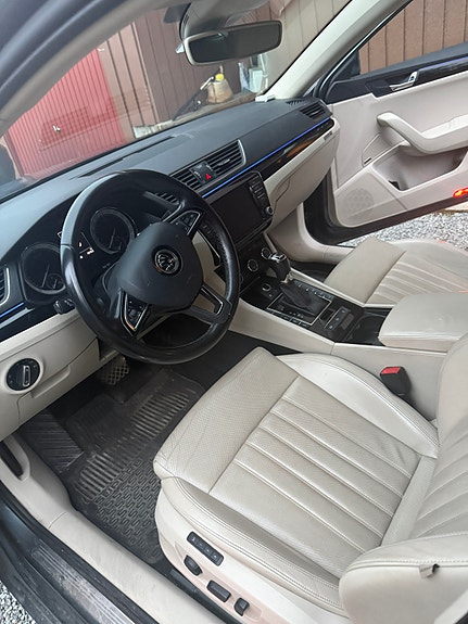 Skoda Superb 9 of 17
