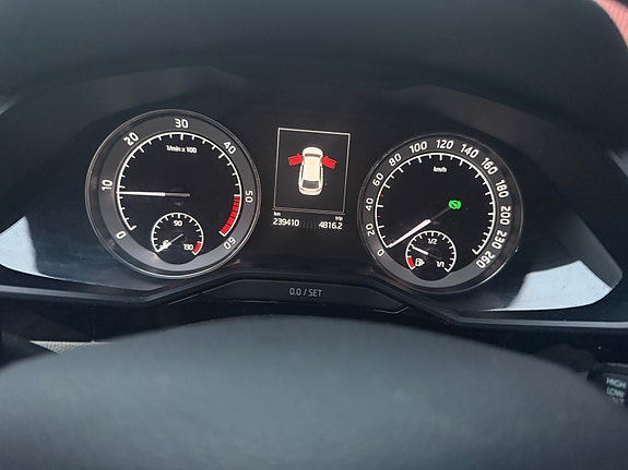 Skoda Superb 11 of 17