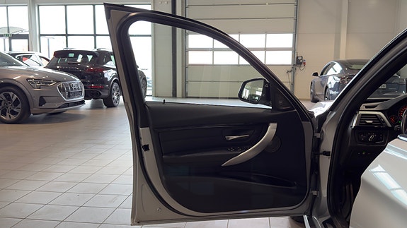 BMW 320 11 of 30