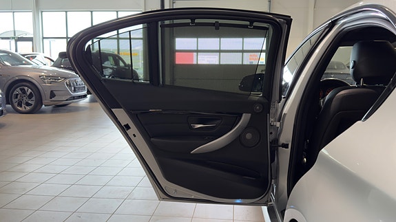 BMW 320 14 of 30