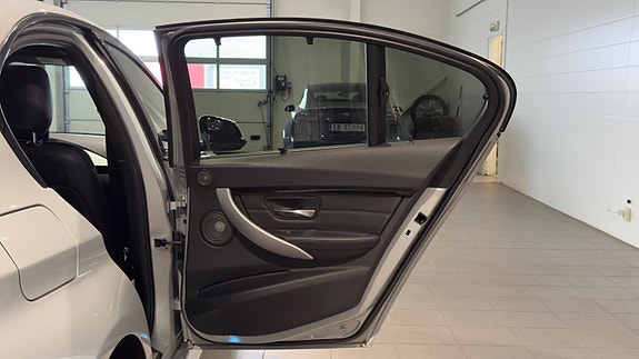 BMW 320 16 of 30