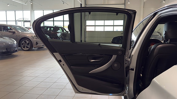 BMW 320 13 of 30