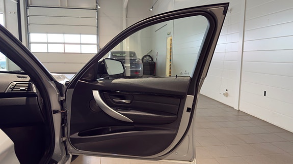 BMW 320 19 of 30