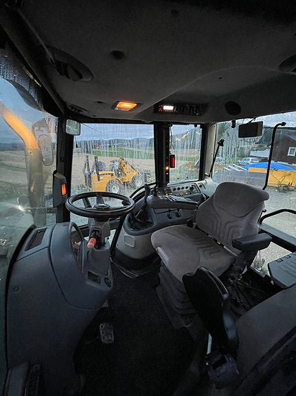 Valtra T180 9 of 13
