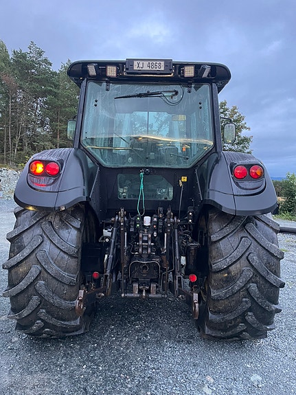 Valtra T180 5 of 13