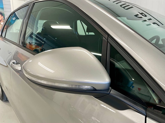 Volkswagen e-Golf VII 25 of 30