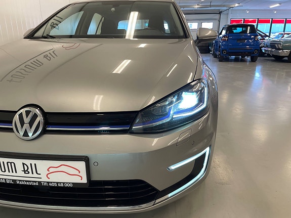 Volkswagen e-Golf VII 21 of 30