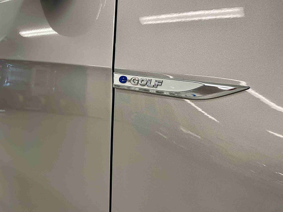 Volkswagen e-Golf VII 24 of 30