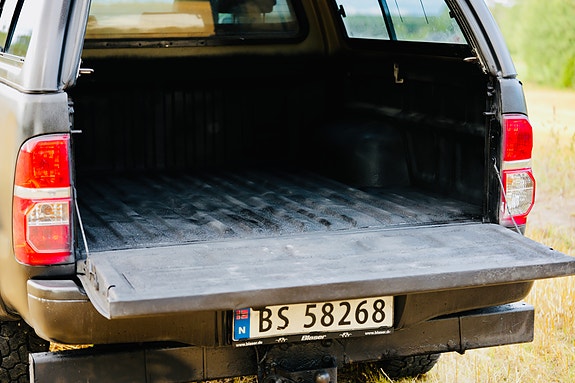 Toyota HiLux 7 of 19