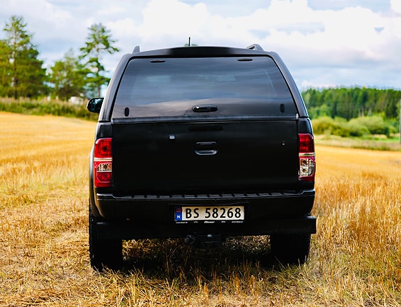 Toyota HiLux 3 of 19