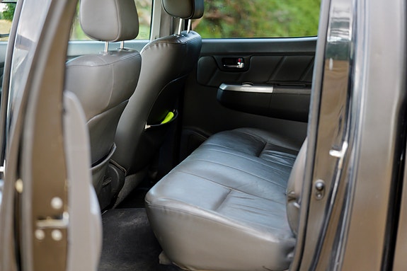 Toyota HiLux 10 of 19