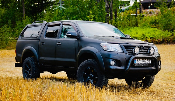 Toyota HiLux 4 of 19
