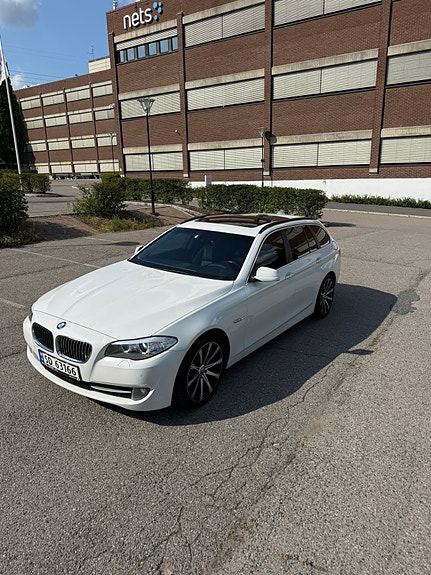 BMW 520d 2 of 30