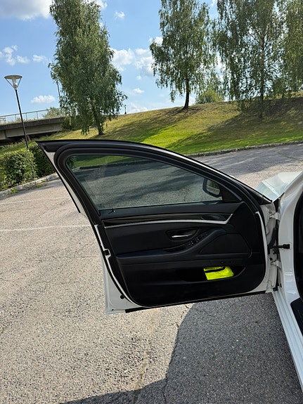BMW 520d 30 of 30