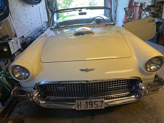 Ford Thunderbird 2 of 24