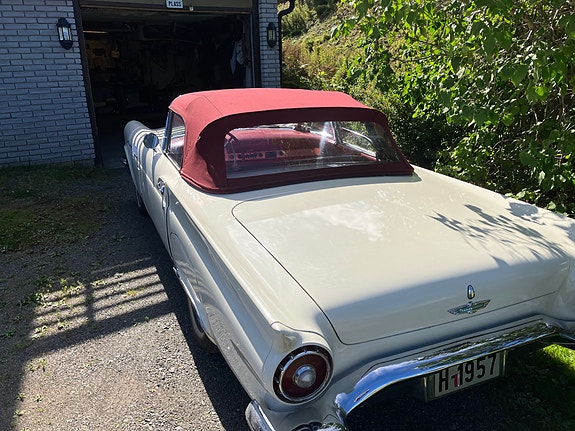 Ford Thunderbird 10 of 24