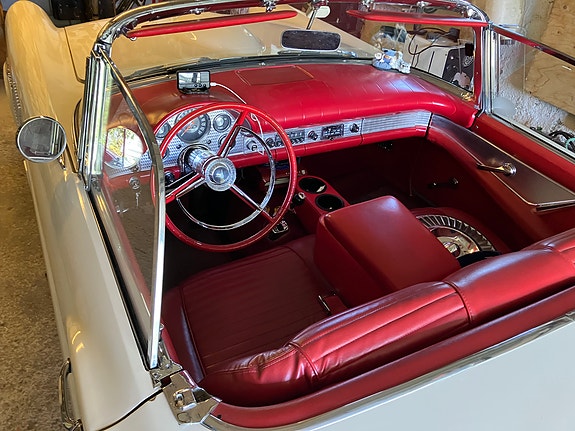 Ford Thunderbird 7 of 24