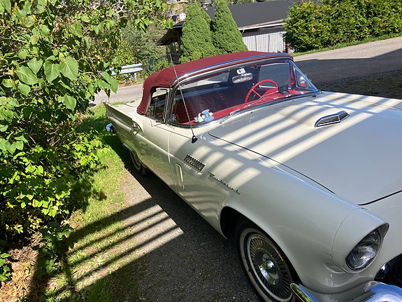 Ford Thunderbird 8 of 24
