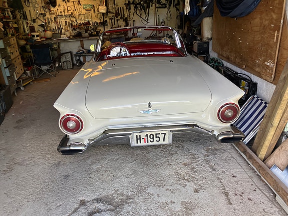 Ford Thunderbird 4 of 24