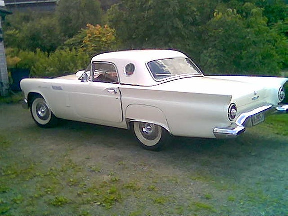 Ford Thunderbird 14 of 24