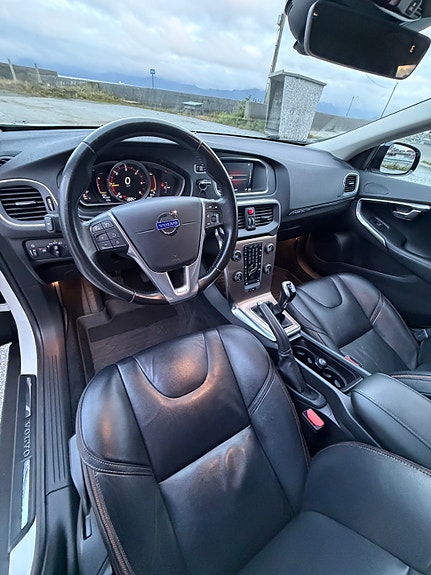 Volvo V40 Cross Country 7 of 24