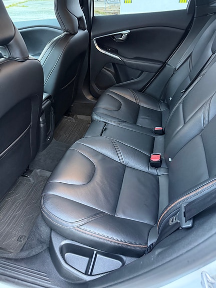 Volvo V40 Cross Country 10 of 24