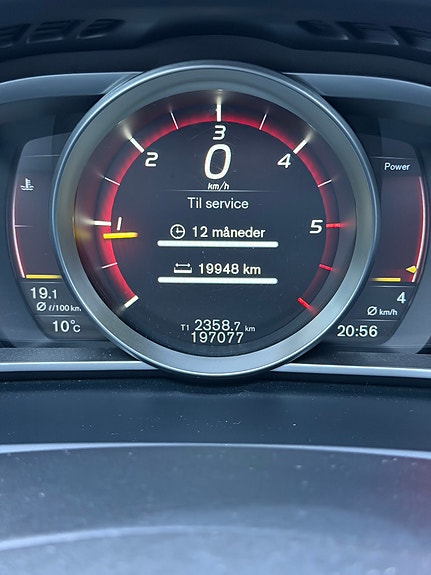 Volvo V40 Cross Country 14 of 24