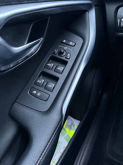 Volvo V40 Cross Country 11 of 24