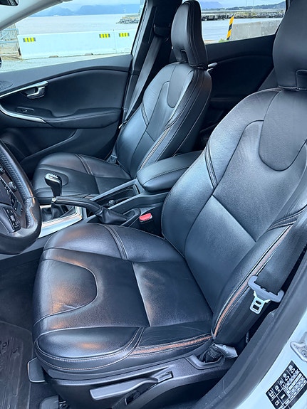 Volvo V40 Cross Country 8 of 24