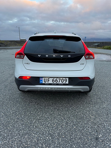 Volvo V40 Cross Country 4 of 24
