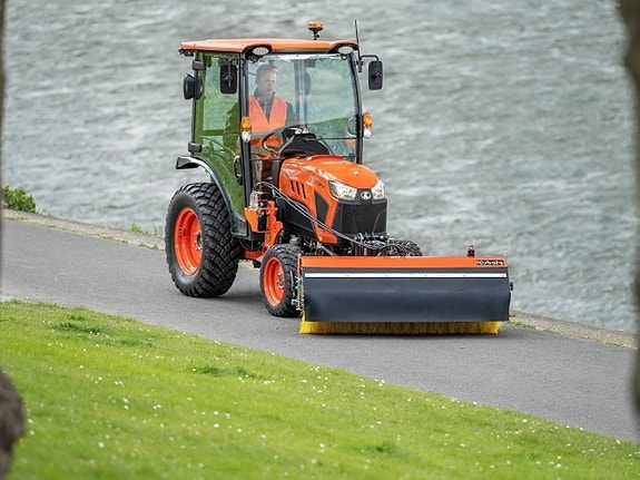 Kubota LX-401 3 of 24
