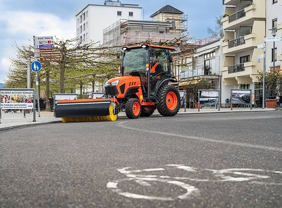 Kubota LX-401 11 of 24