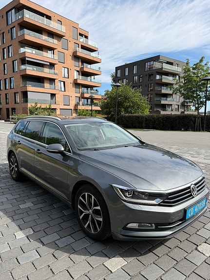 Volkswagen Passat 2 of 7