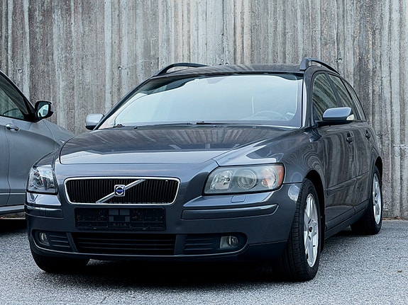 Volvo V50 3 of 4