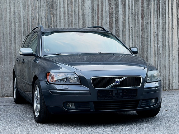 Volvo V50 2 of 4