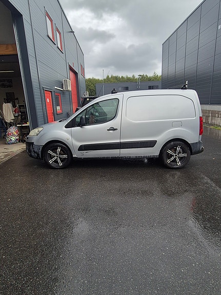 Peugeot Partner 2 of 8