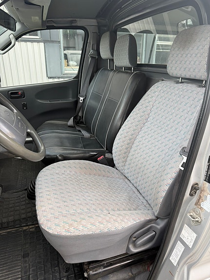 Toyota HiAce 8 of 30