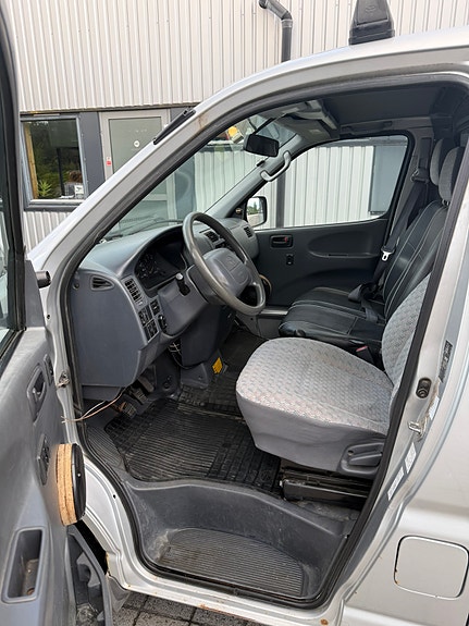Toyota HiAce 9 of 30