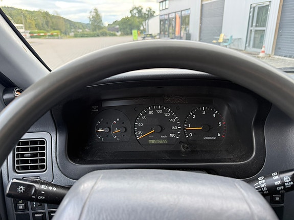 Toyota HiAce 6 of 30