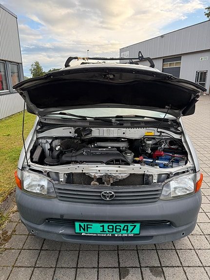 Toyota HiAce 13 of 30