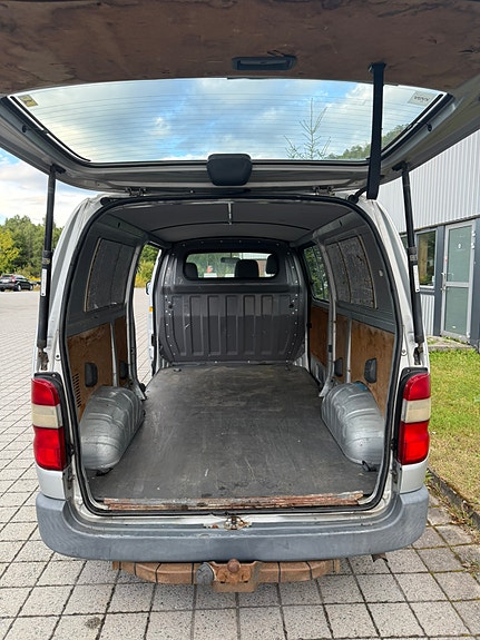 Toyota HiAce 10 of 30