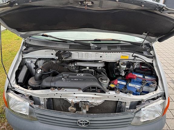 Toyota HiAce 14 of 30
