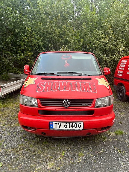 Volkswagen Multivan 2 of 10